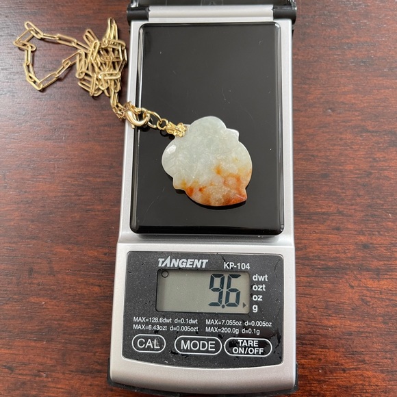 Natural untreated jadeite jade carved leaf pendant & gold tone paperclip chain - Picture 8 of 14